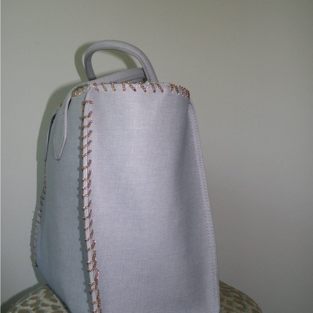 Elegant Gray Handbag